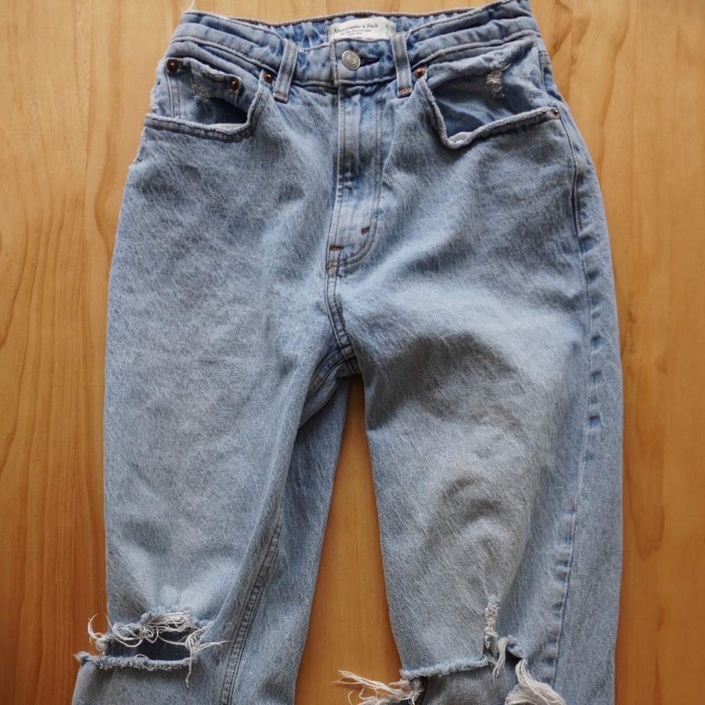 Size 26 Abercrombie The '90s Relaxed Jean High Rise Curve Love (Distressed)
